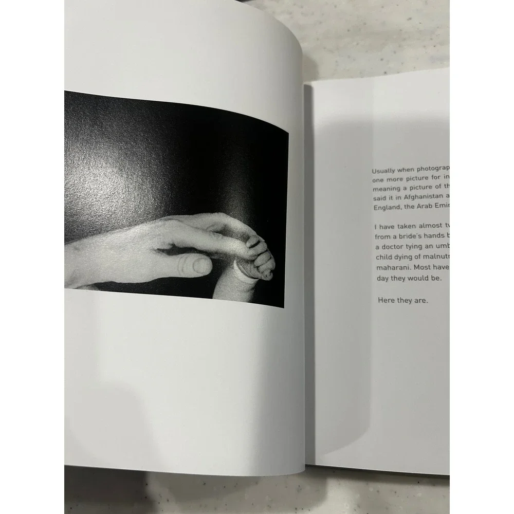 Handbook Eve Arnold First US Edition 2004 Photography Book with Slipcase
